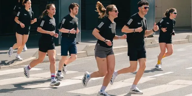 L’essor des social run clubs, porte d’entrée conviviale à la course à pied : « Boire une bière après, ça ne gâche rien »