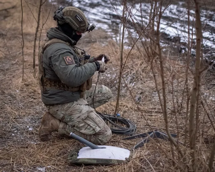 Ukrainian soldiers in combat have access to Starlink satellite internet restricted