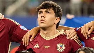 Jon Aramburu se luce con este golazo ante el Chelsea