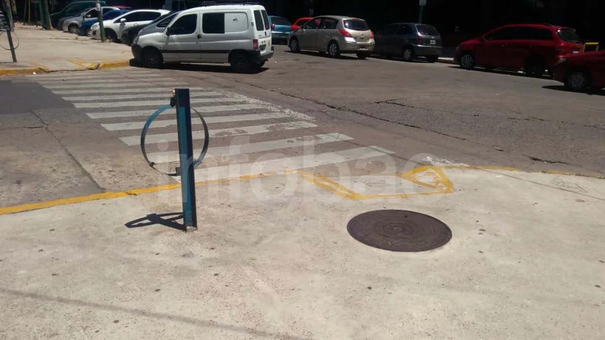 Tropezó en la vereda, se fracturó un brazo y la Cámara de Apelaciones revirtió el fallo: el municipio deberá indemnizarla