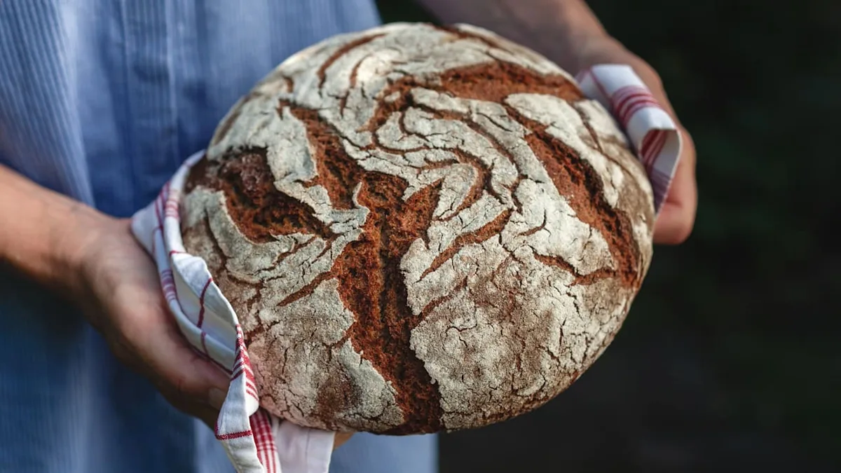 Ernährungsexpertin erklärt - Diese Brotsorte kann beim Abnehmen helfen