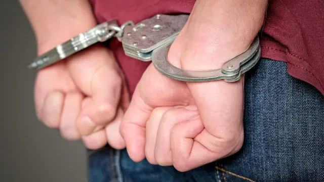 Ladra tenta obrigar idoso a relações sexuais a troco de dinheiro em Évora