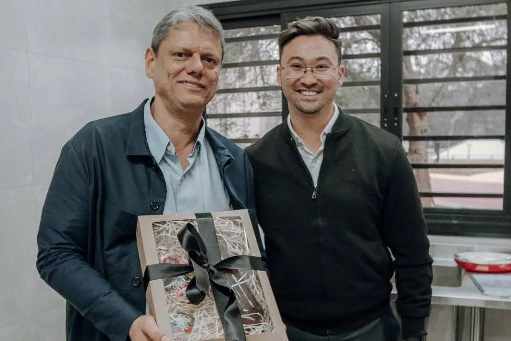 Prefeito do PSB ignora chapa Haddad-França e adere a campanha de Tarcísio