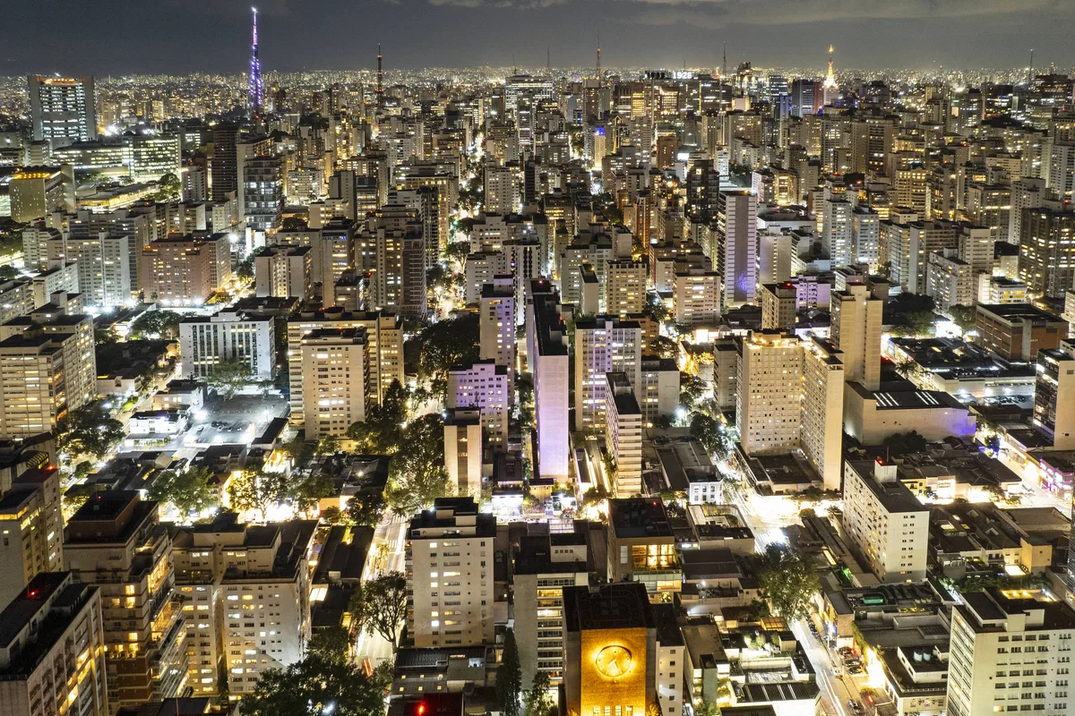 Ministério Público quer multa diária de R$ 100 mil a Nunes por contrato de iluminação considerado irregular