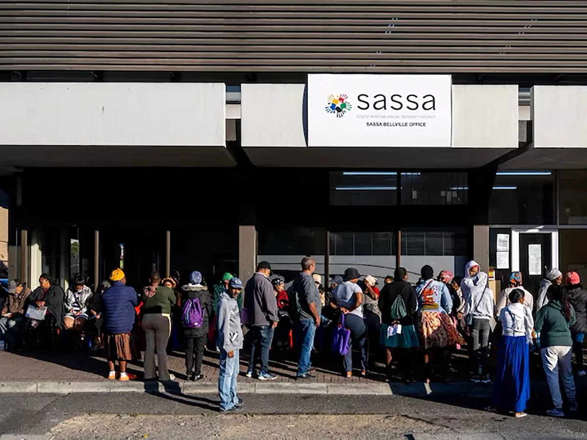 Long queues, broken toilets and no service after lunchtime at Sassa