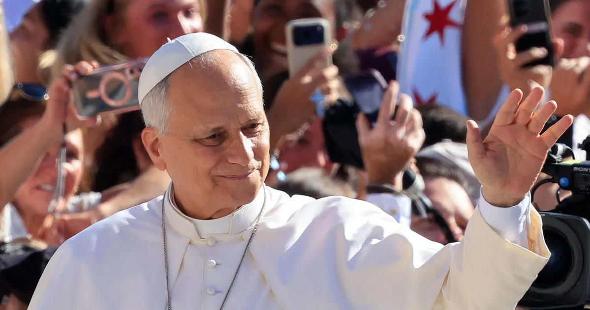Léon XIV, un nouveau Jean-Paul II ? Face à Donald Trump et aux géants de la tech, le pape américain s’affirme en puissance morale