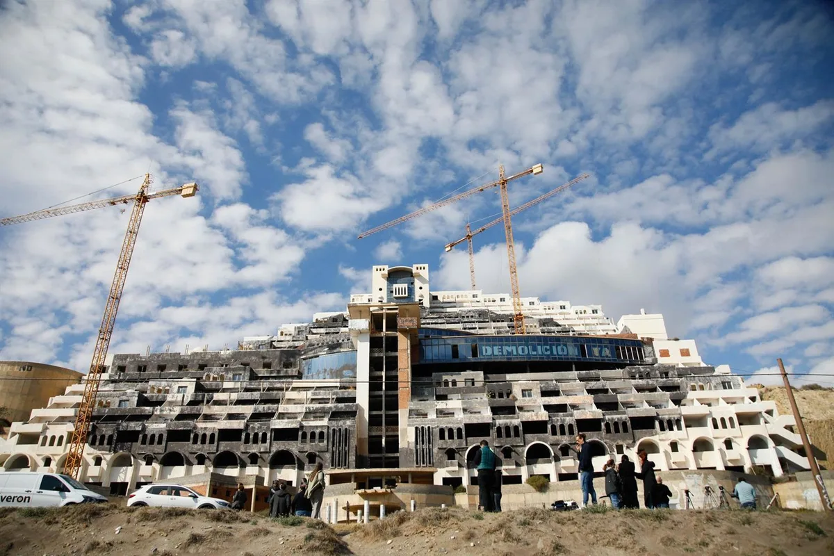 Carboneras (Almería) envía al TSJA tres de los recursos contra la nulidad de la licencia del Algarrobico