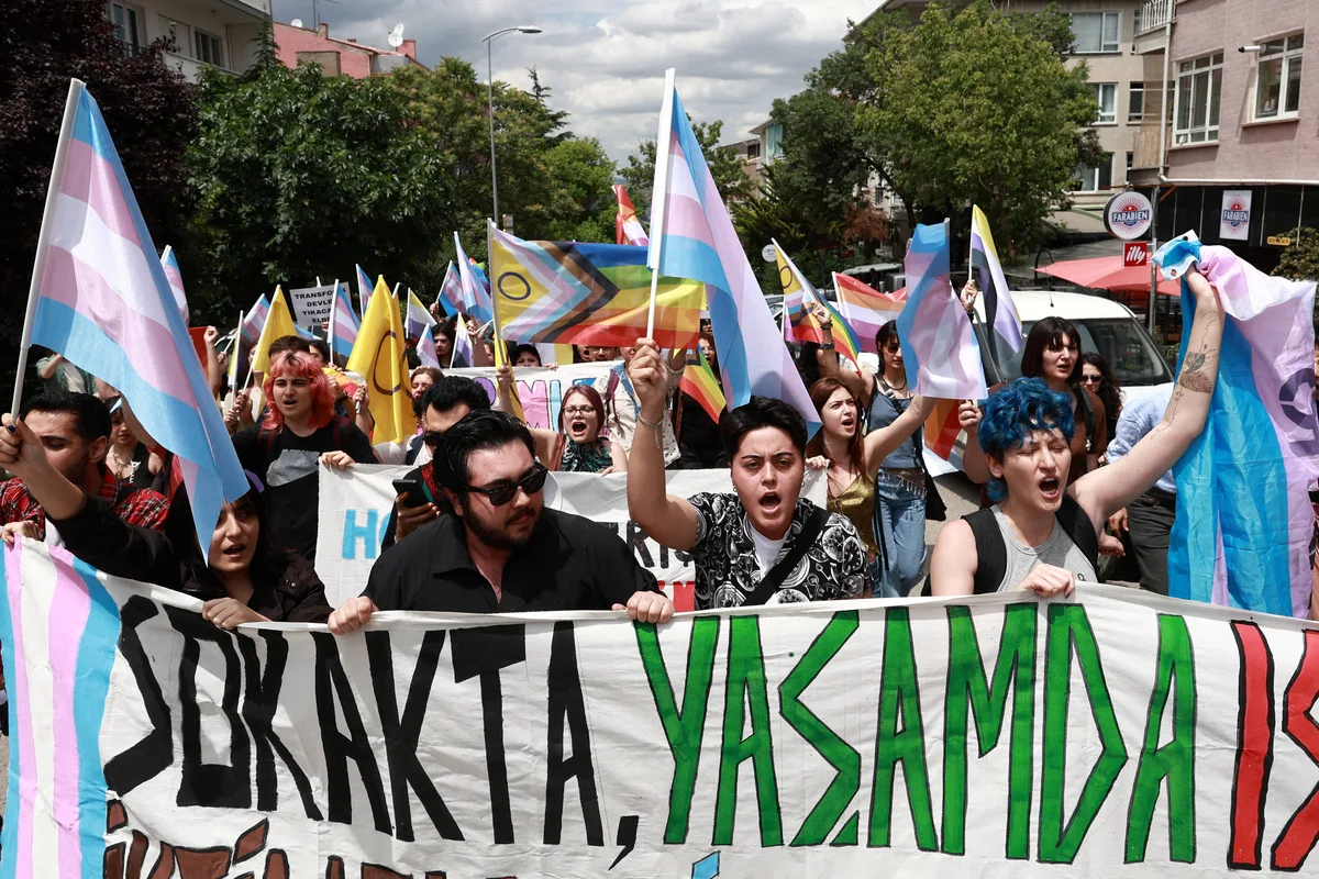 Polícia da Turquia prende ativistas LGBTQIA+ em operação para 'proteger a família'