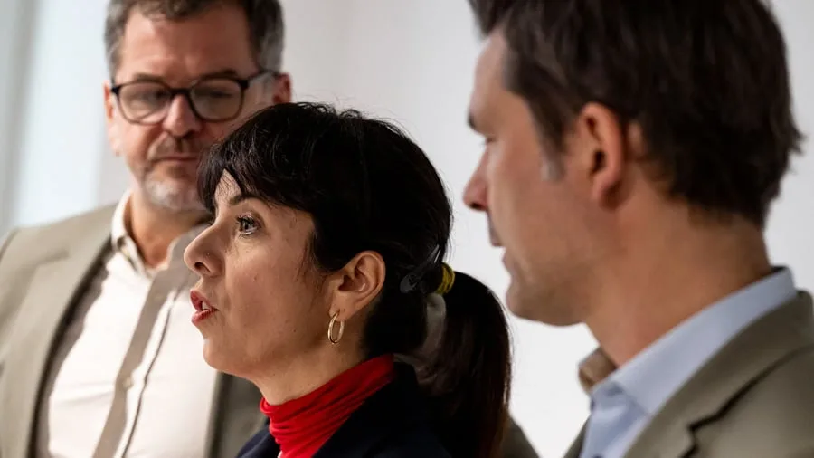 Regierungsbildung: Zwei Parteien in Berlin entscheiden über Koalitionsgespräche