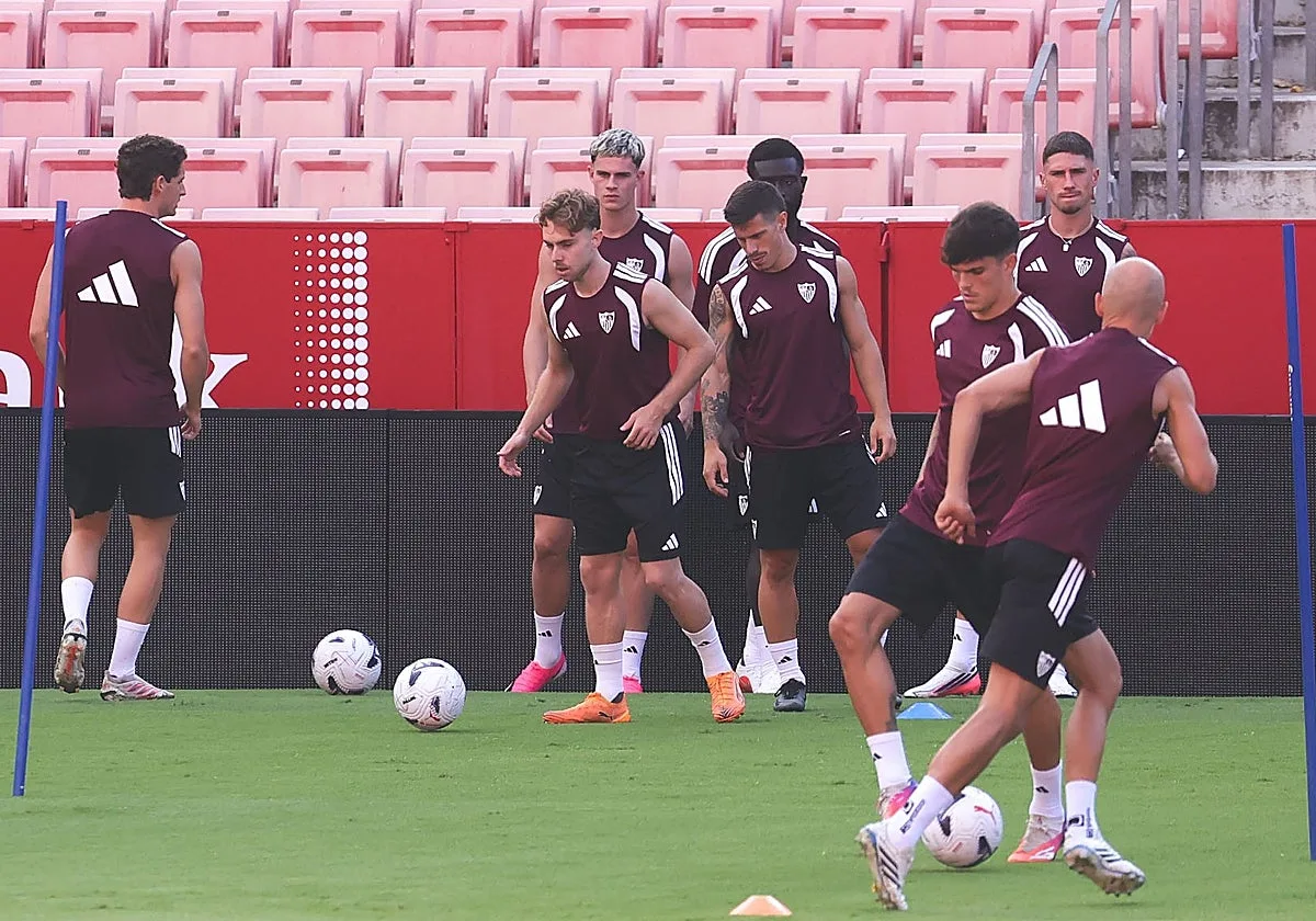 Kochorashvili viaja a Bilbao y García Plaza confecciona una lista de convocados con apenas 16 futbolistas del primer equipo