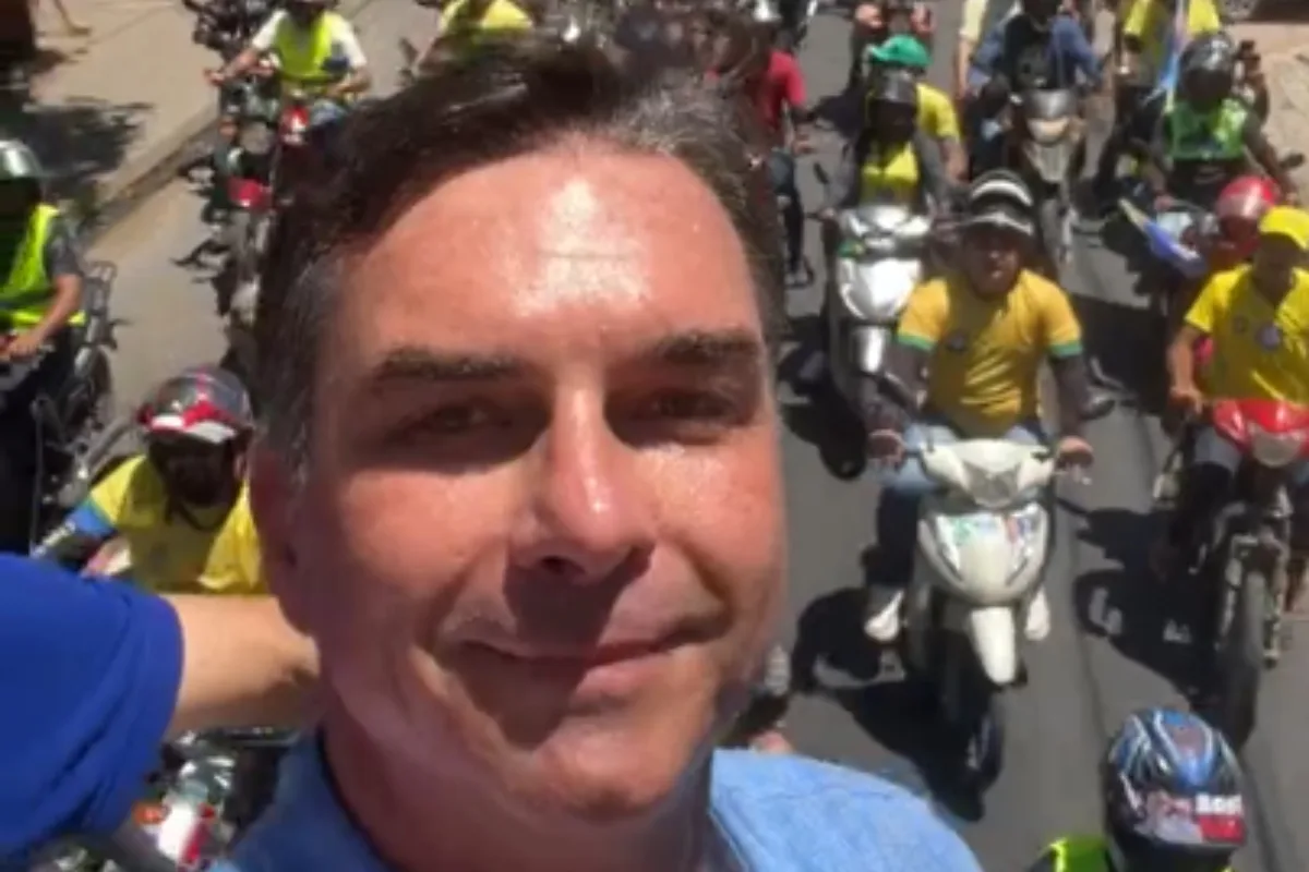 O excesso é aliado de Flávio