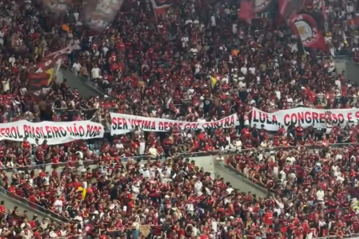 Por bets, torcida do Flamengo protesta e xinga Lula: "Vai tomar no cu"