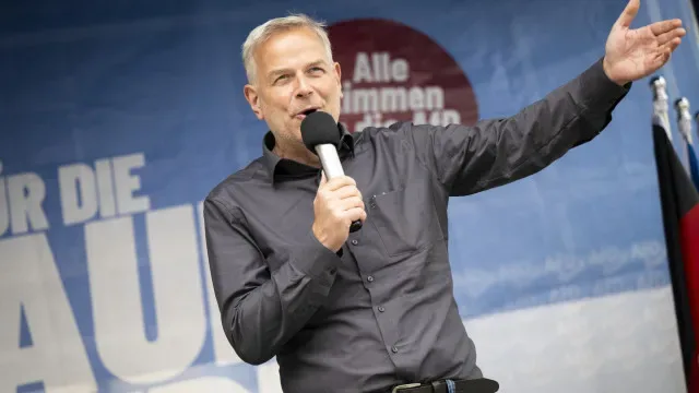 Leif-Erik Holm arranca para última semana de campanha em duas rodas