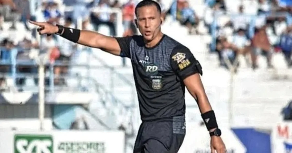 No se entendió nada: el fallo técnico en el audio del árbitro en Aldosivi - Unión