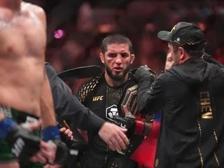VIDÉO. MMA : inarrêtable, Islam Makhachev bat un record en signant une 17e victoire consécutive en UFC