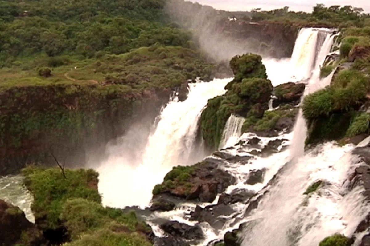 Cierran temporalmente las cataratas del Iguazú tras la crecida del río por el paso de El Niño