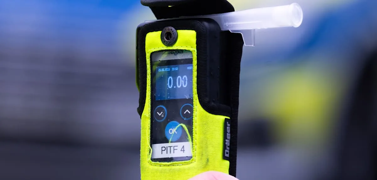 17-jähriger Niederländer mit 2,17 Promille prallt auf Fahrrad gen Bus
