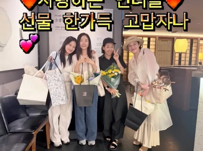 ‘김준호♥’ 김지민, 임신 축하선물 잔뜩 받았다…앙증맞은 신발