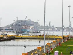 Folgen des Regenmangels: Tägliche Schiffspassagen durch den Panamakanal werden reduziert