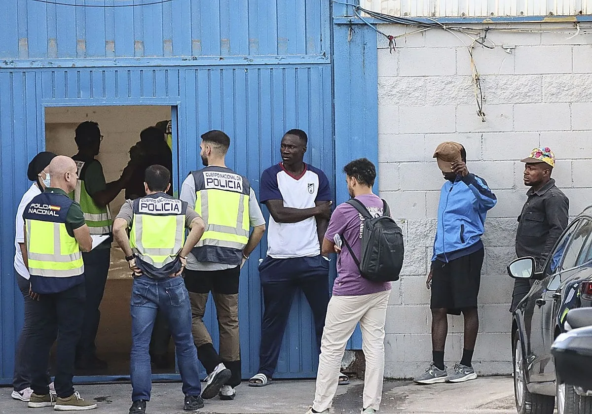 El Gobierno ordena a los policías de Extranjería en Ceuta un servicio de al menos dos meses