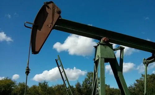 Caen precios del petróleo; descenso ocurre pese a nuevas sanciones de EU contra Irán