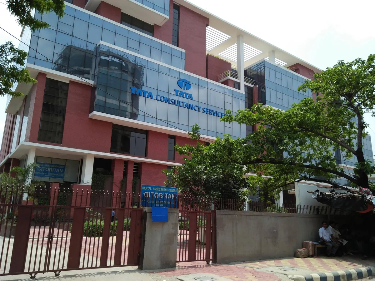 FMCG, PSU banks lift markets as IT drags; Tata stocks caught in crossfire