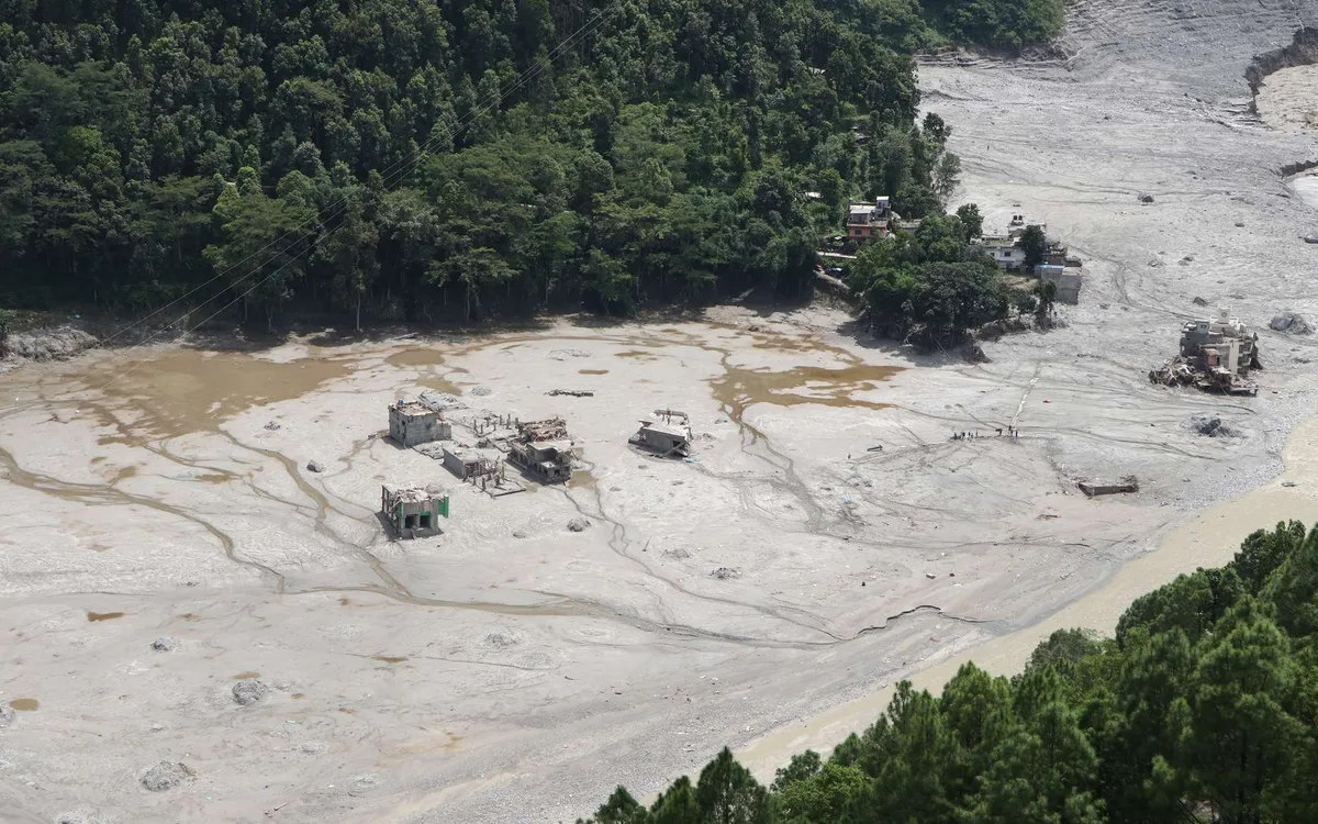 « Nous avons fui vers la forêt » : au Népal, une vague de boue dévastatrice surprend des villages en pleine nuit