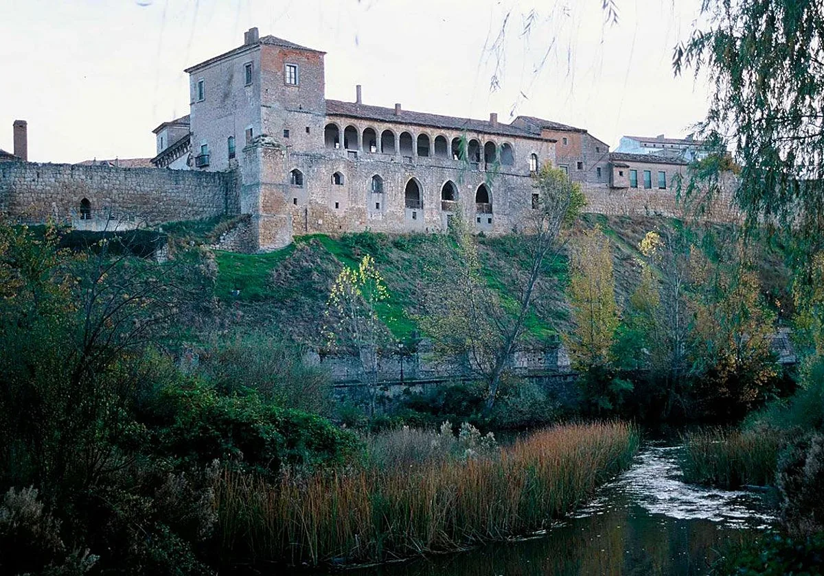Un derrumbe del Palacio de los Hurtado de Almazán (Soria) corta la carretera hacia El Burgo