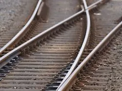 Ausfälle und Verspätungen: Unbekannte klauen Bahnkabel und legen Streckenabschnitt lahm