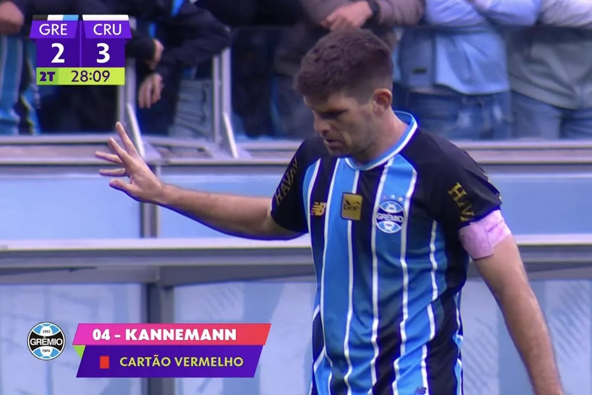 Grêmio: Walter Kannemann faz gesto de roubo e é expulso contra o Cruzeiro