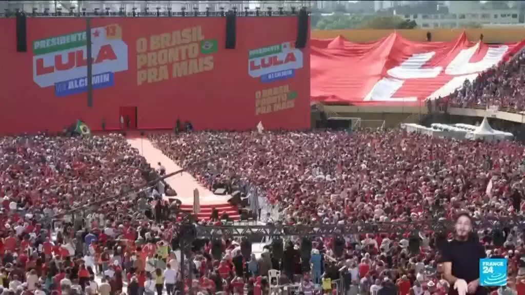 Lula face à Flavio Bolsonaro : coup d'envoi de la campagne présidentielle au Brésil