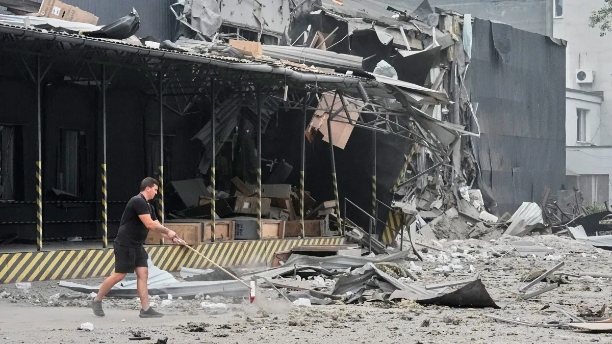 Liveblog Ukrainekrieg: Sortierzentren von ukrainischem Postunternehmen bei Angriffen zerstört