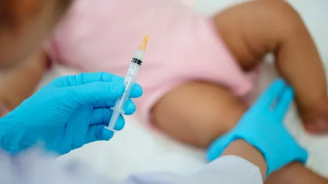Vacina contra VSR chega a todos os bebés a partir de 16 de setembro
