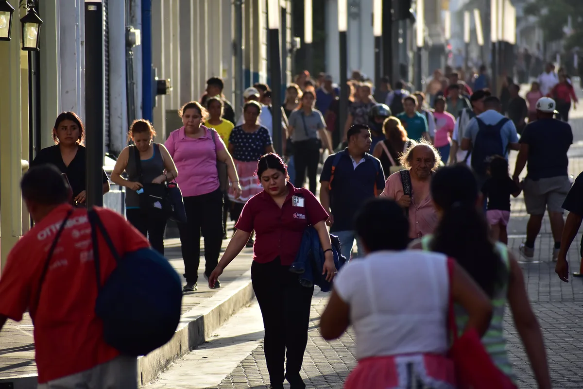 El Salvador evalúa jornadas 4x3 y 4x4 para sectores específicos, sin una propuesta formal aún