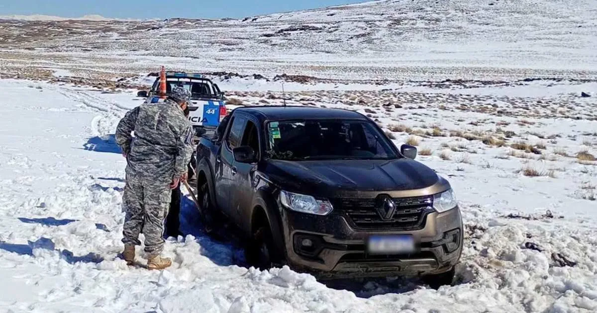 El dramático relato de la mujer que caminó 15 kilómetros en Neuquén para ayudar a su familia varada por la nieve