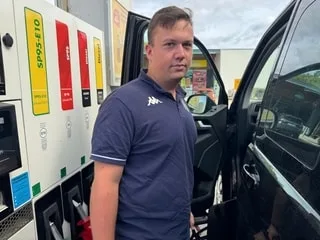 REPORTAGE. « C’est impossible de faire le plein » : cette station essence est l’une des plus chères de l’Ouest
