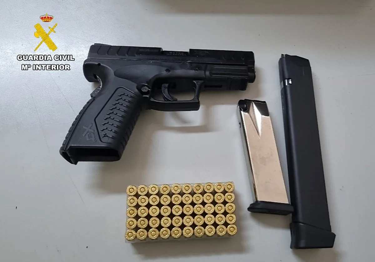 Un auxilio en la A-92 destapa a un grupo armado con pistolas, navajas y 20.000 euros en efectivo