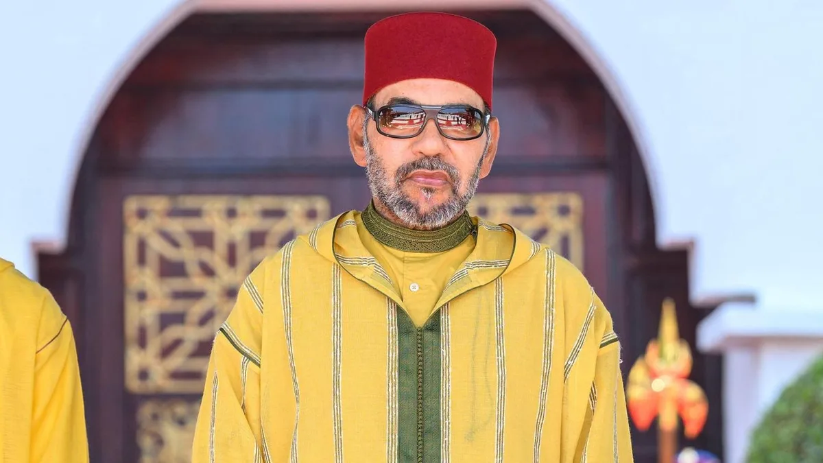 Mohamed VI reaparece desmejorado y con dificultades para caminar: la imagen que alarma sobre su estado de salud