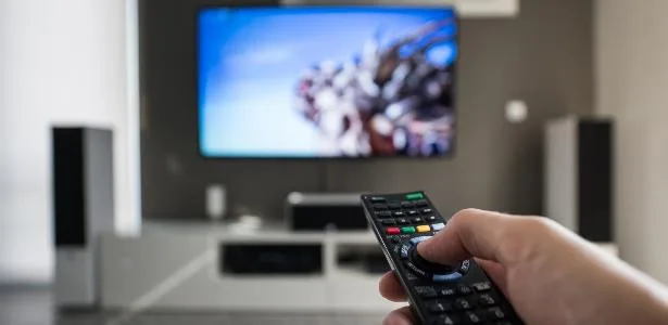 Manter pressionado o número 0 no controle remoto da TV: para que serve?