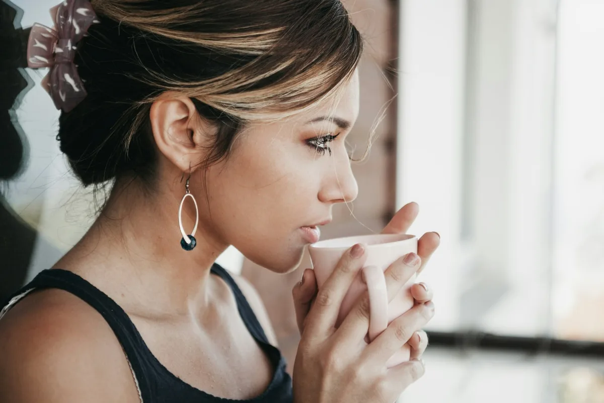 No es qué se bebe, sino la temperatura: el factor que triplica el riesgo de un tipo de cáncer de esófago