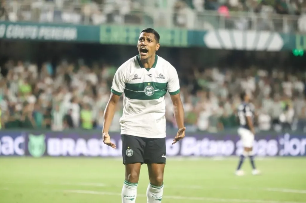 ‘Lei do ex’ em Remo x Coritiba: Alef Manga x Pedro Rocha