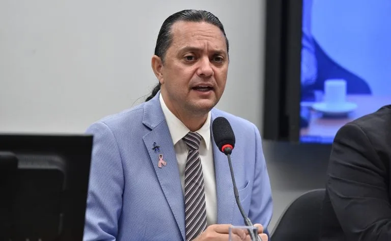 Avança projeto que obriga cuidadores a mostrar antecedentes criminais