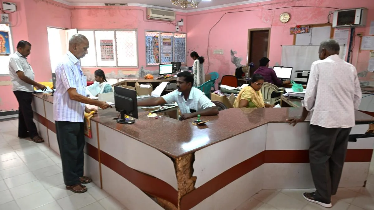 Lack of cashless payment options at tax collection centres irks residents