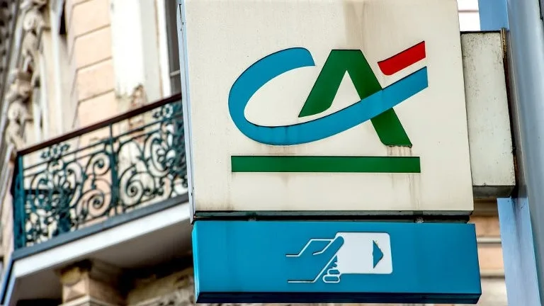 Le Crédit Agricole usurpé: comment des escrocs ont obtenu les données bancaires de 1000 clients