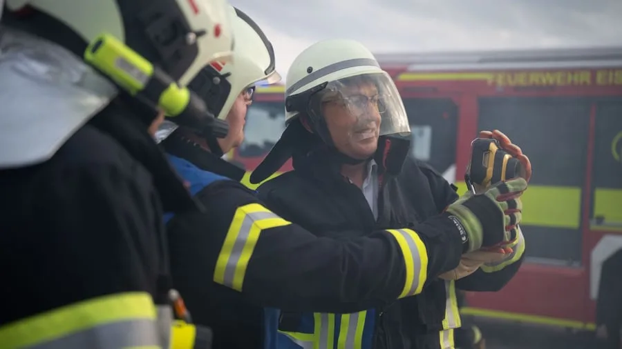 Sommerreise des Innenministers: Feuerlöscher Dobrindt auf Tour in Thüringen