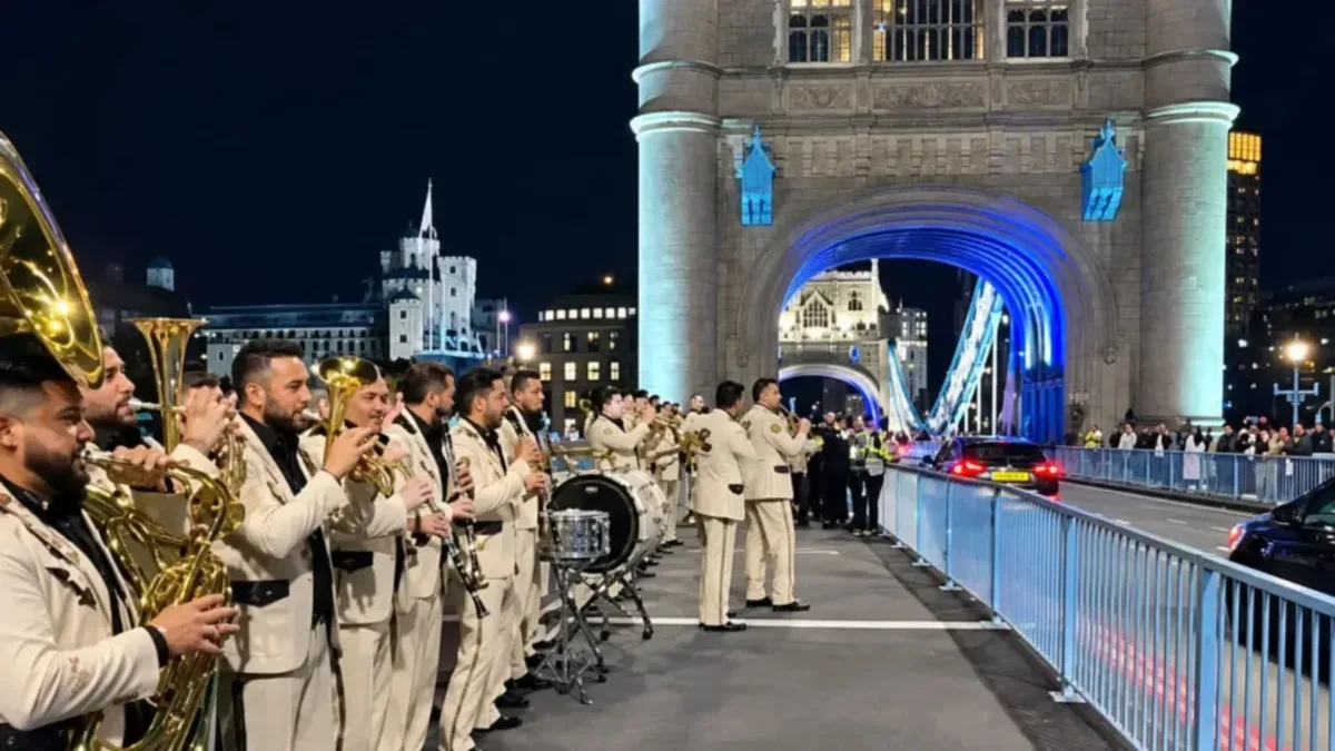 Fans de Banda El Recodo alarmados por posibles multas en Londrés tras intervención de la policía en su show callejero