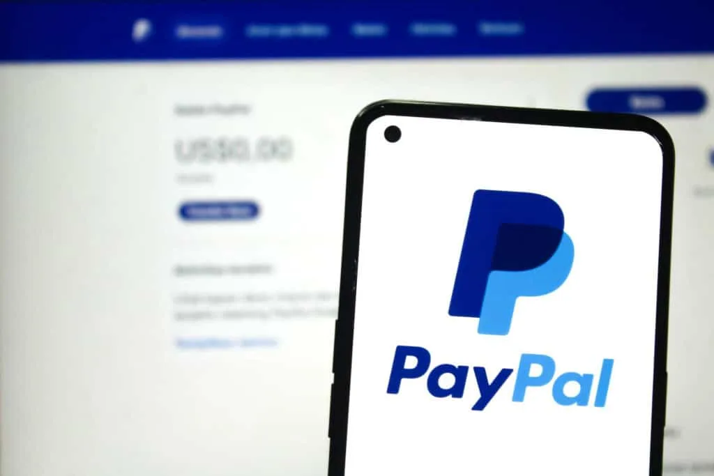 PayPal negocia venda para duas empresas