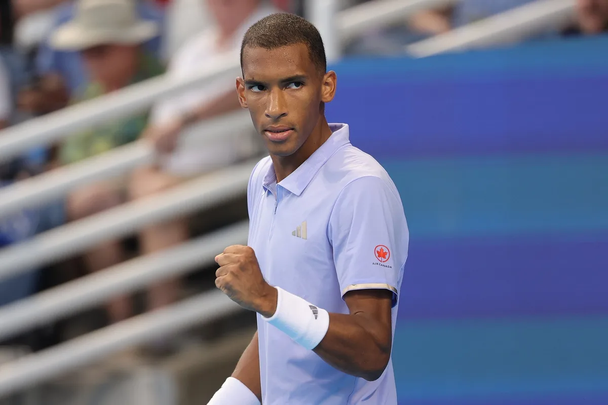 Aliassime embala no segundo set e vence mais uma em Cincinnati