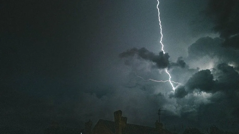 Orages : douze départements de l'ouest placés en vigilance orange ce mercredi soir