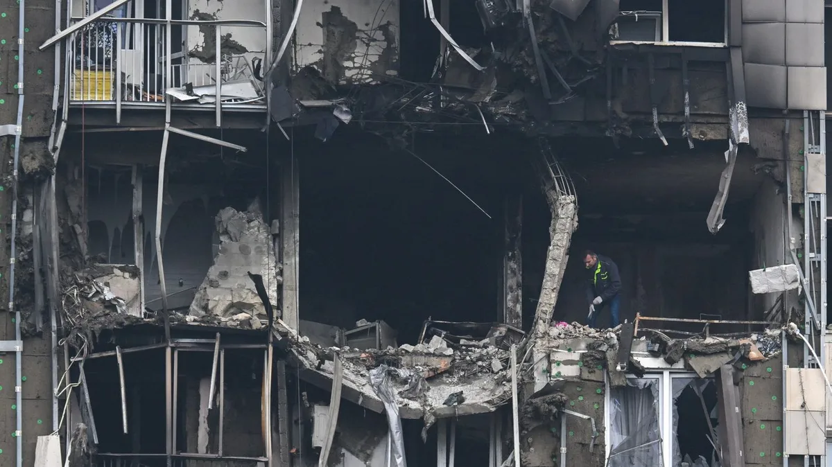 Quatre morts dans une attaque russe dans la région de Kiev, Moscou visée par des drones